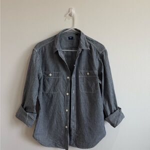 Uniqlo Women’s Striped Button-Up Shirt in Blue and White. Size XS